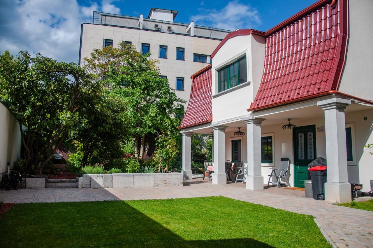 Entire House In The Center Of Ljubljana - Free Parking - Dragon Garden Pavilion 류블랴나 외부 사진
