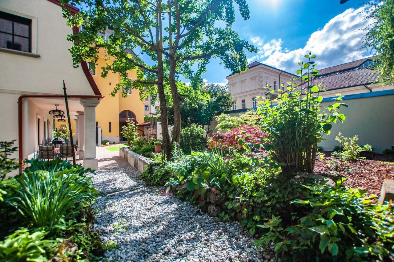 Entire House In The Center Of Ljubljana - Free Parking - Dragon Garden Pavilion 류블랴나 외부 사진